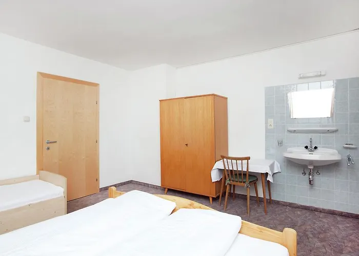 赫纳公寓酒店 *